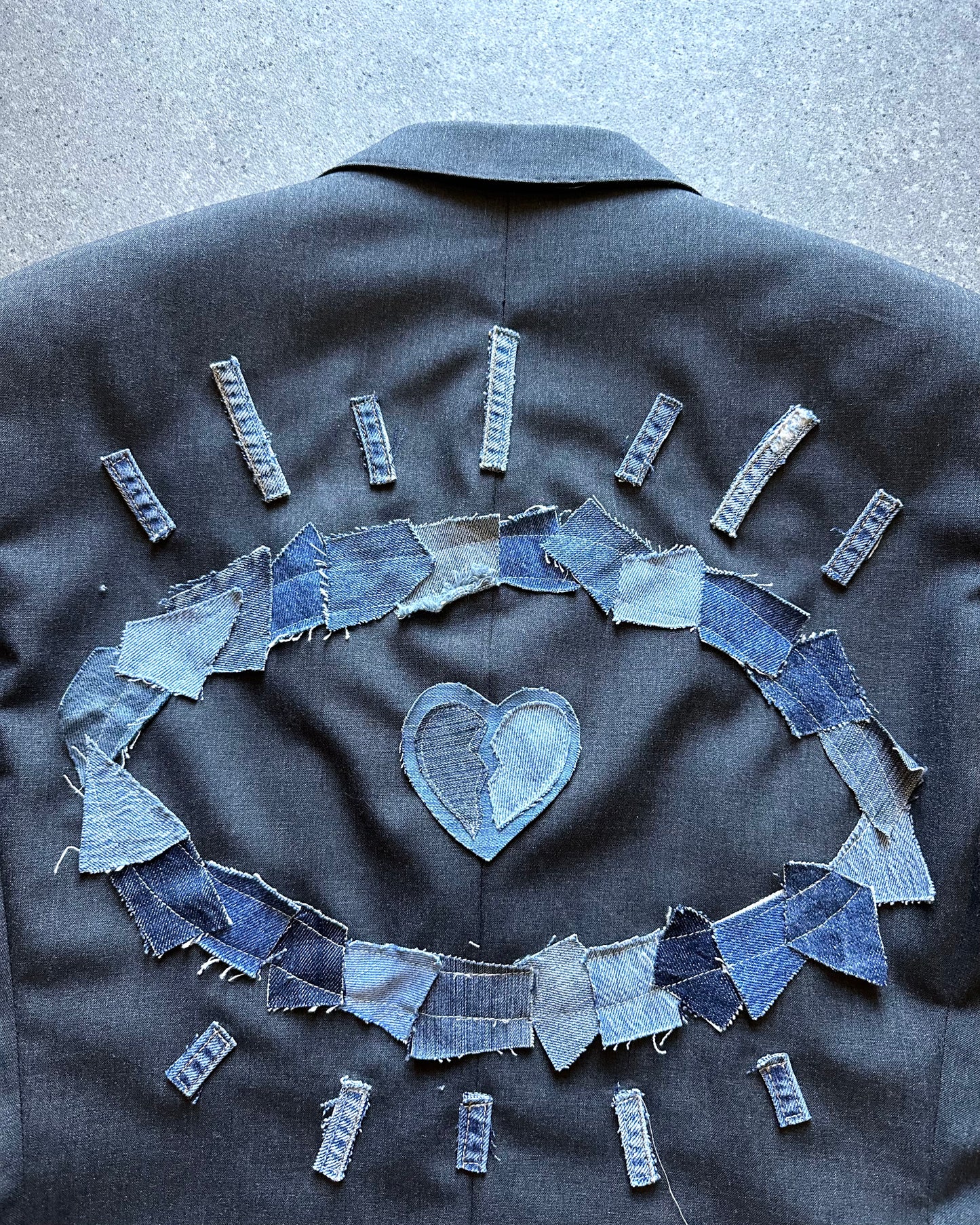 B3UPCYCLE - ALL EYEZ ON ME BLAZER BROKEN HEART GREY