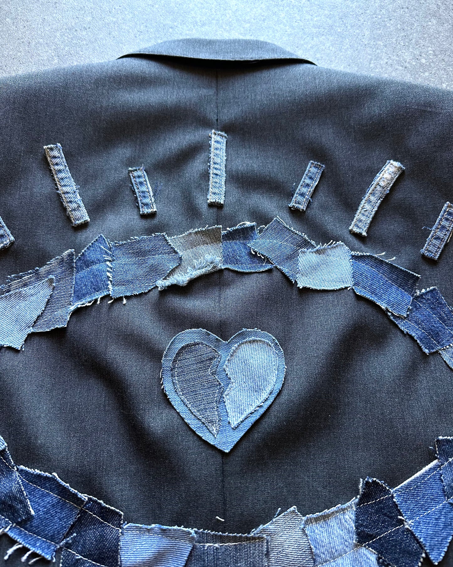 B3UPCYCLE - ALL EYEZ ON ME BLAZER BROKEN HEART GREY