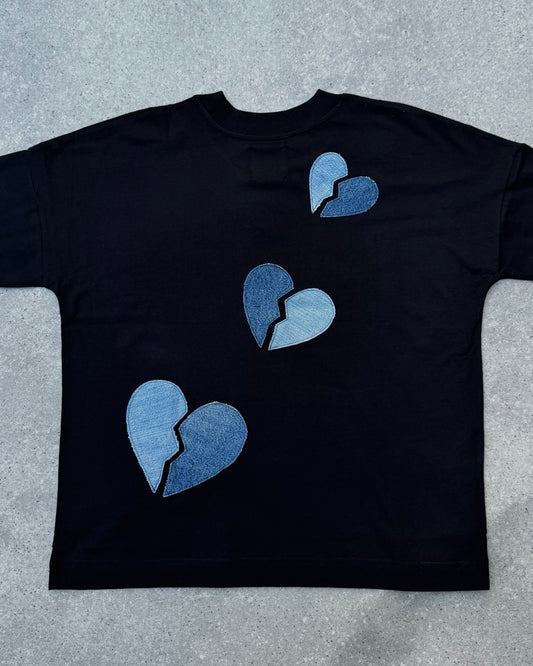 "BROKEN HEART" BLUE JEANS T-SHIRT - BLACK