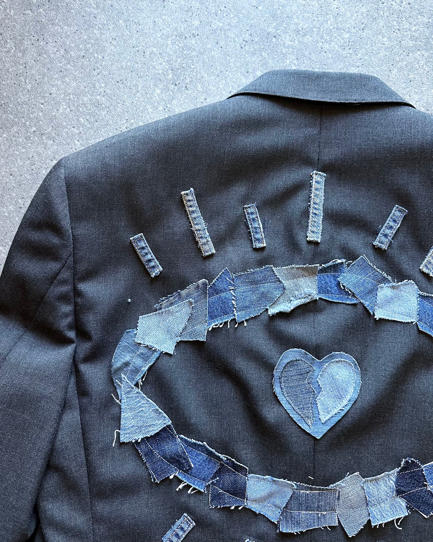 B3UPCYCLE - ALL EYEZ ON ME BLAZER BROKEN HEART GREY