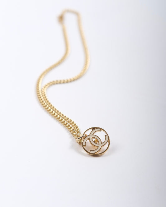 B3UPCYCLE: CHANEL UPCYCLE NECKLACE WHITE BIG GOLD BUTTON