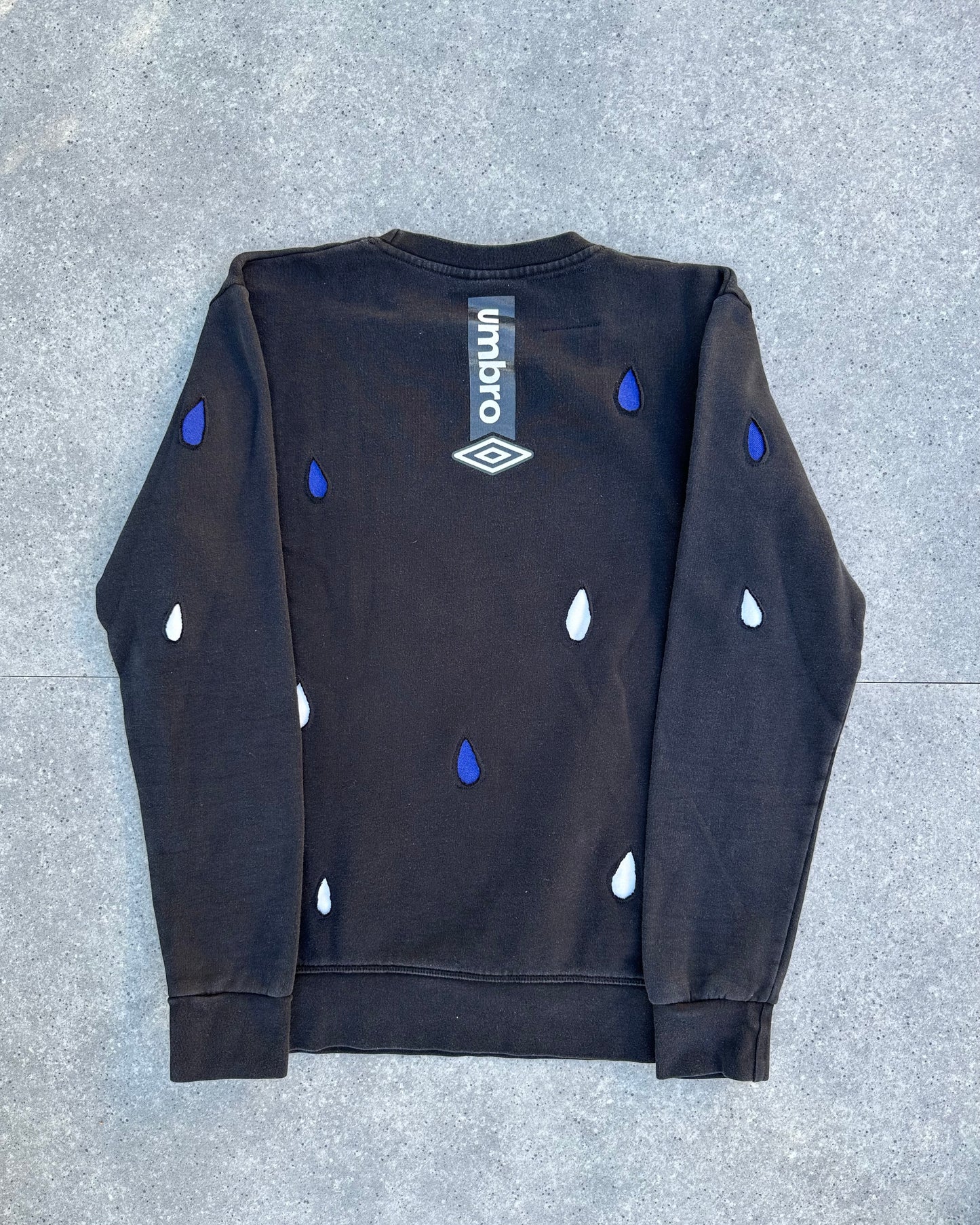 B3UPCYCLE: UMBRO "CRYING" SWEATSHIRT