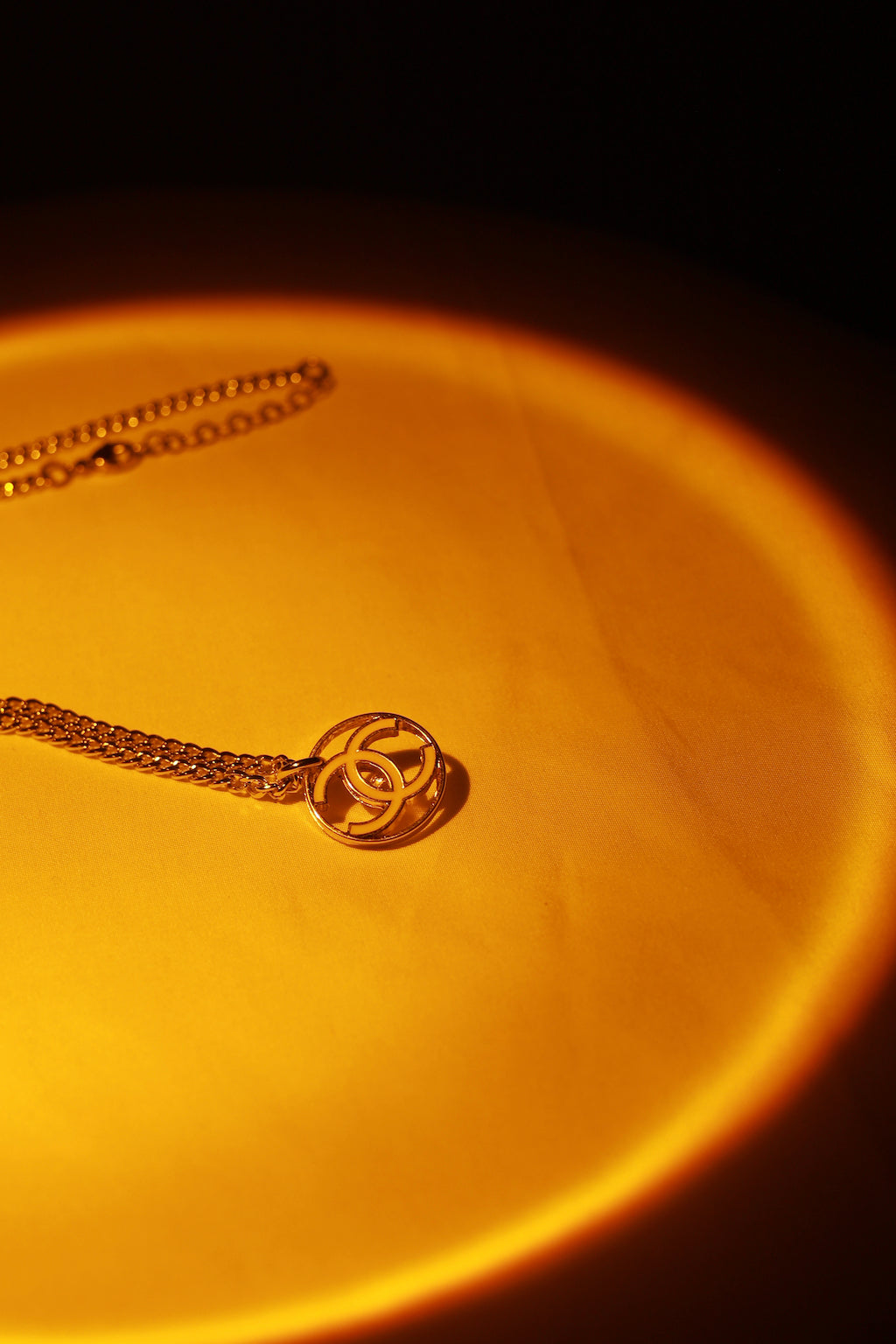B3UPCYCLE: CHANEL UPCYCLE NECKLACE WHITE BIG GOLD BUTTON