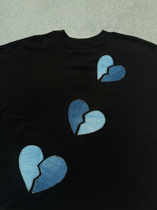 "BROKEN HEART" BLUE JEANS T-SHIRT - BLACK