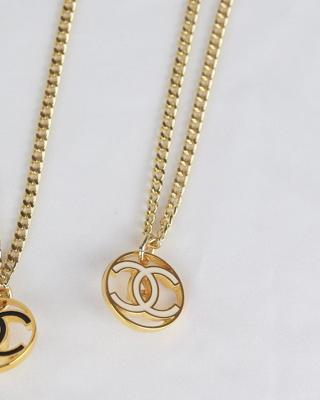 B3UPCYCLE: CHANEL UPCYCLE NECKLACE WHITE BIG GOLD BUTTON